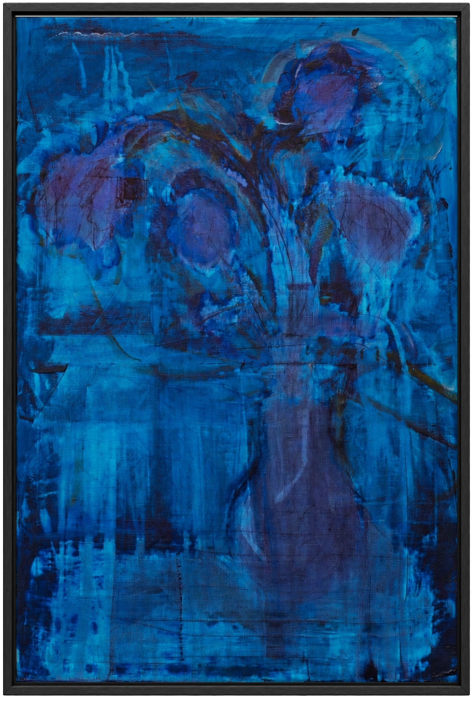 Bouquet quasi monocromo blu e viola, con cornice nera opaca
