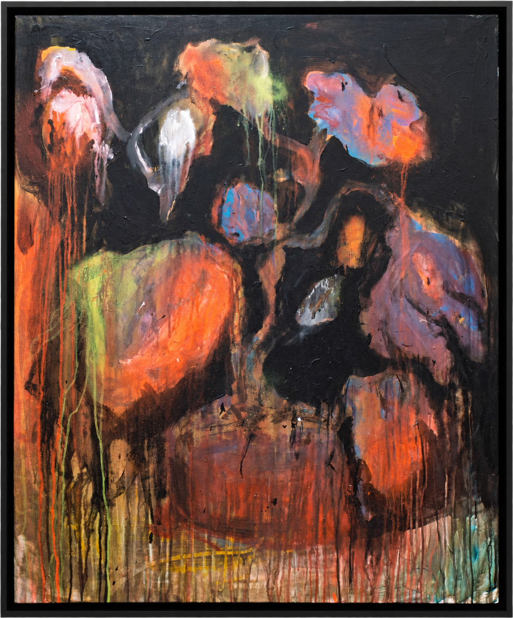 Bouquet arancio, rosa e viola su fondo scuro, con cornice americana nera